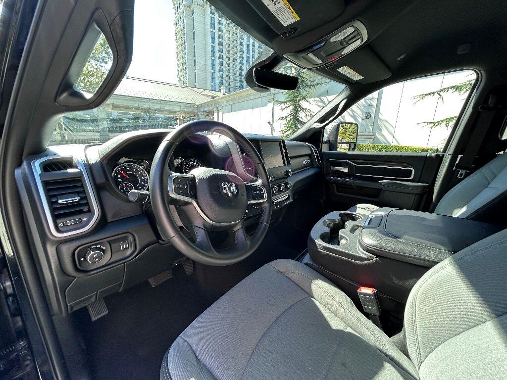 RAM 2500 Tradesman Crew Cab SWB 4WD 2024