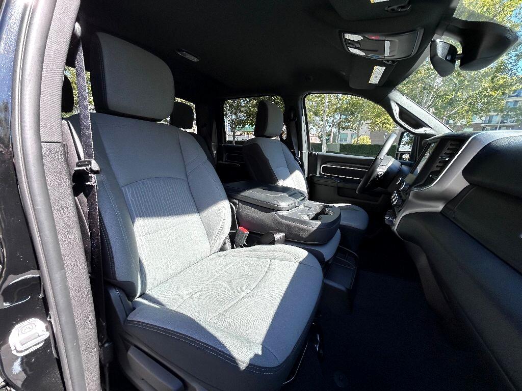 RAM 2500 Tradesman Crew Cab SWB 4WD 2024