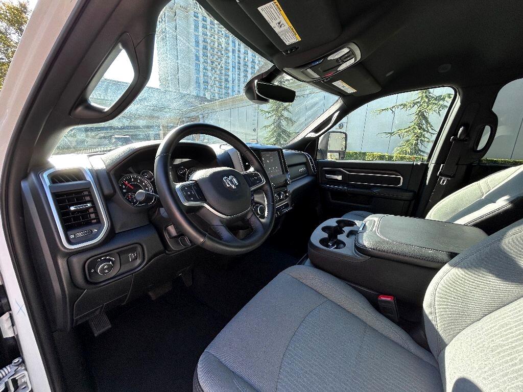 RAM 2500 Tradesman Crew Cab SWB 4WD 2024