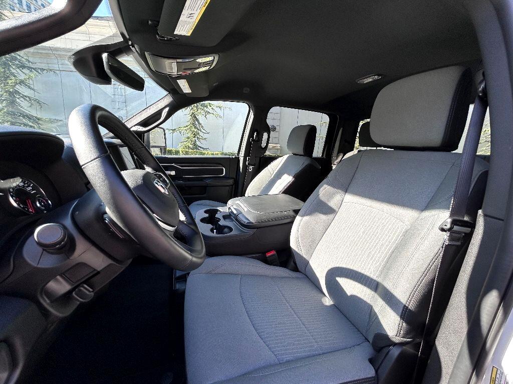 RAM 2500 Tradesman Crew Cab SWB 4WD 2024