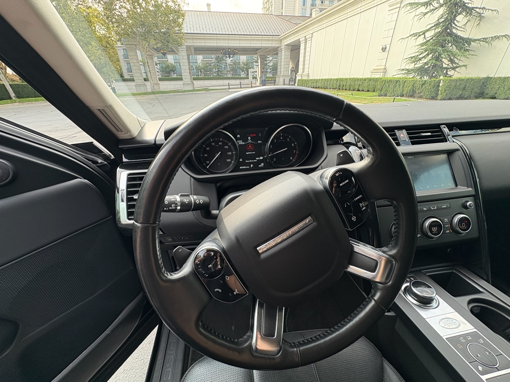 Land Rover Discovery SE 2020