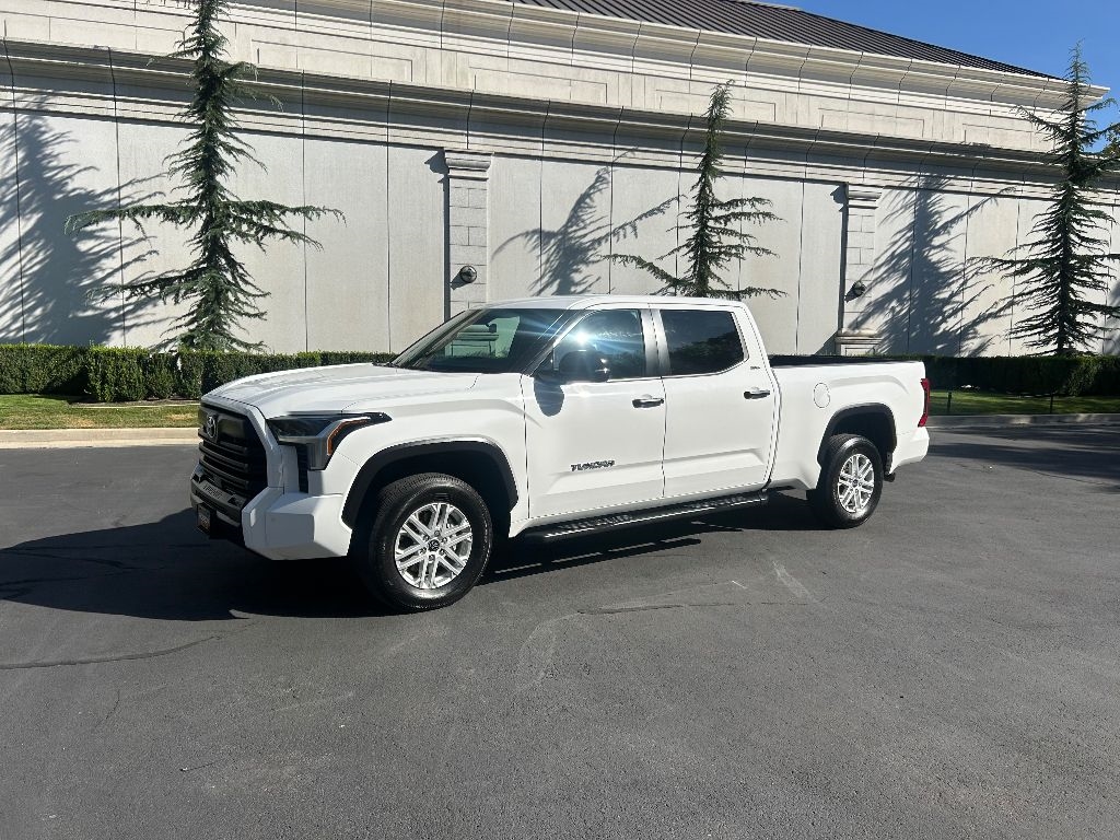 Toyota Tundra SR5 CrewMax 4WD Long Bed 2024