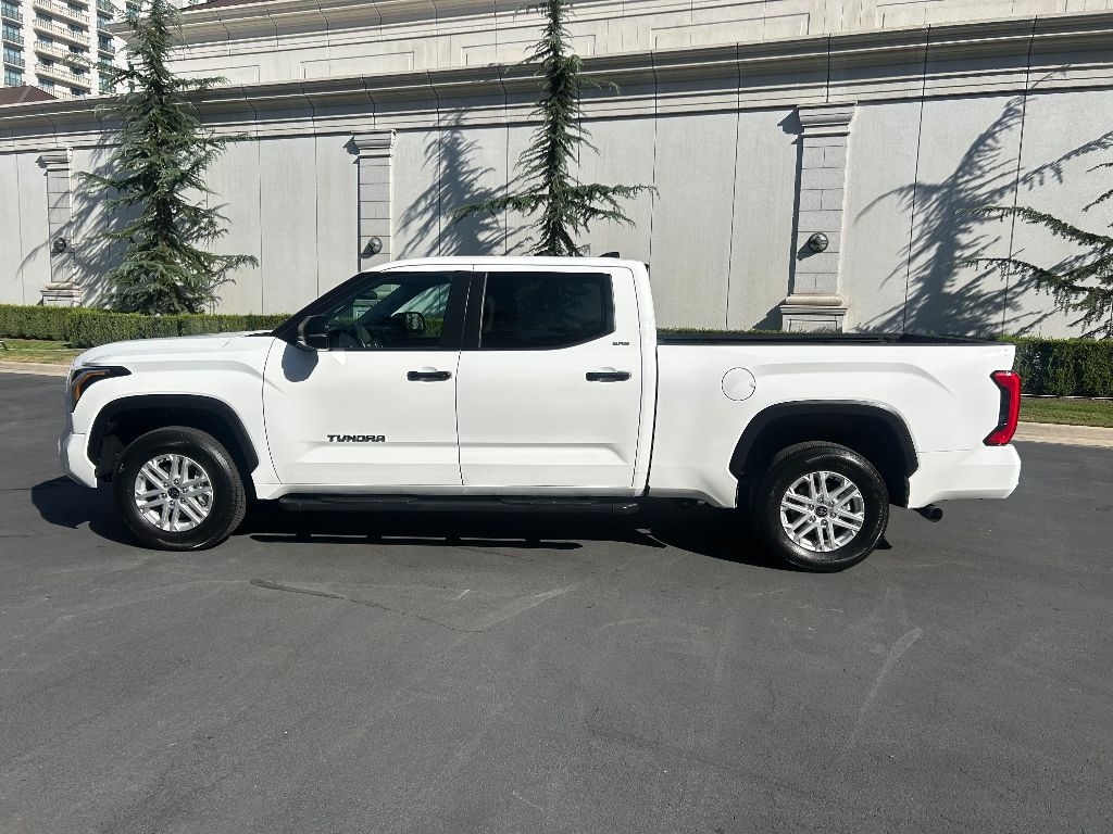 Toyota Tundra SR5 CrewMax 4WD Long Bed 2024