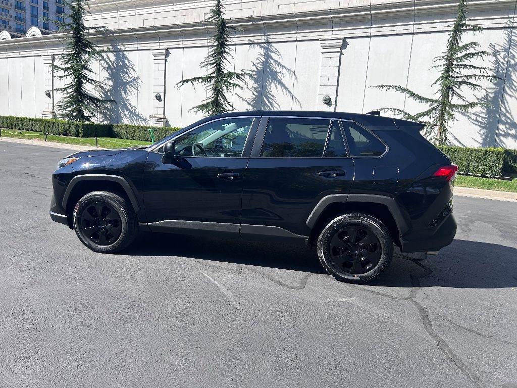 Toyota RAV4 LE AWD 2024