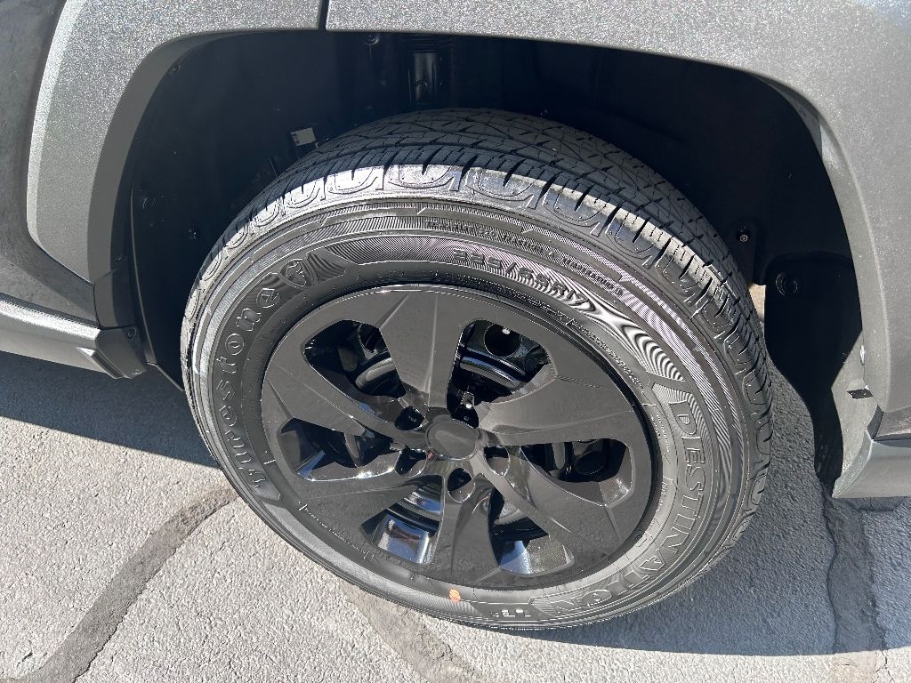 Toyota RAV4 LE AWD 2024