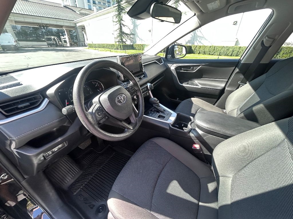 Toyota RAV4 LE AWD 2024
