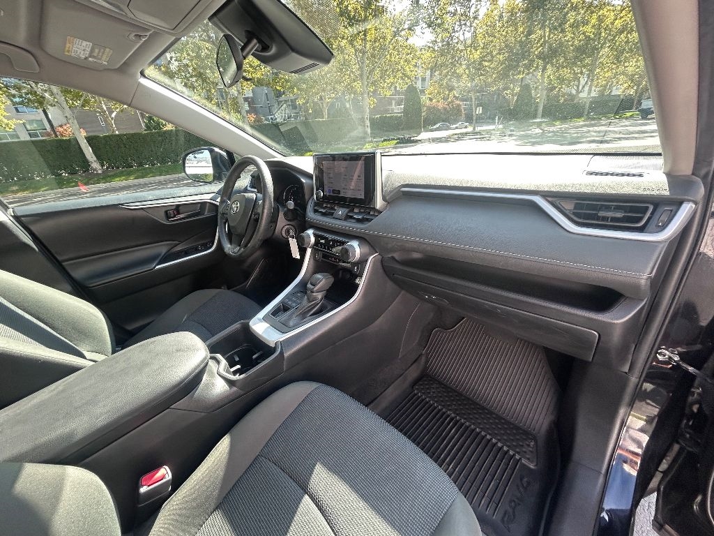 Toyota RAV4 LE AWD 2024