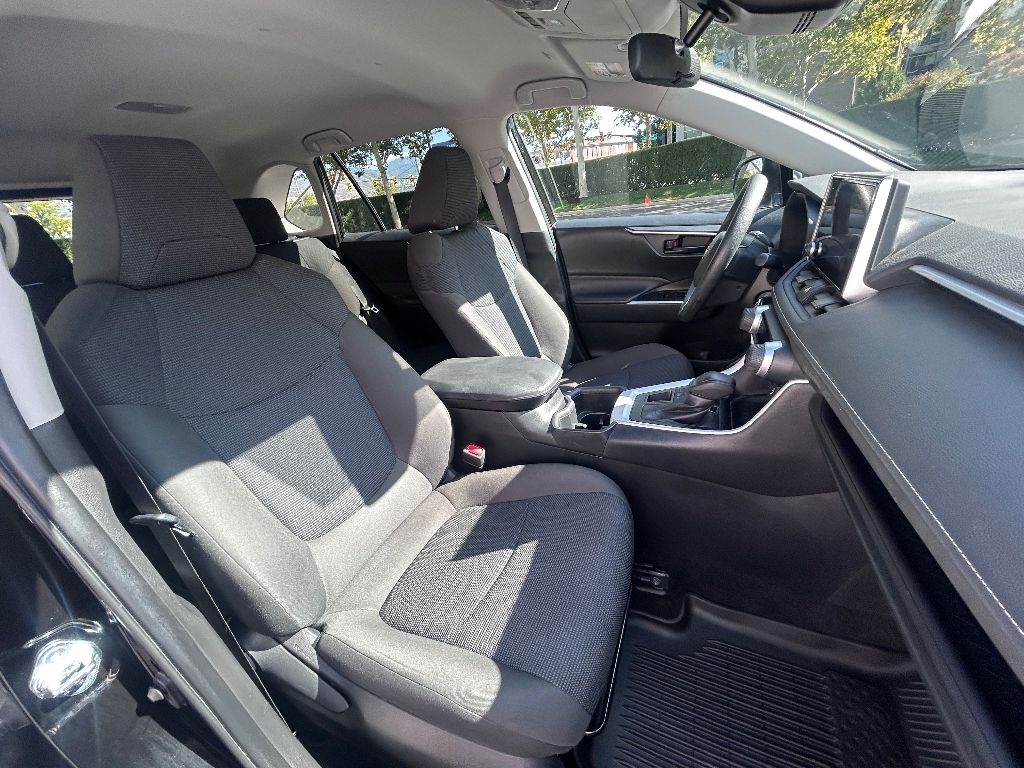 Toyota RAV4 LE AWD 2024