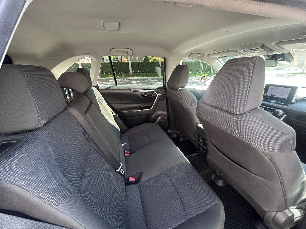 Toyota RAV4 LE AWD 2024