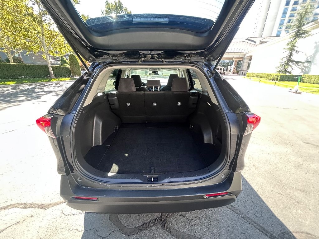 Toyota RAV4 LE AWD 2024