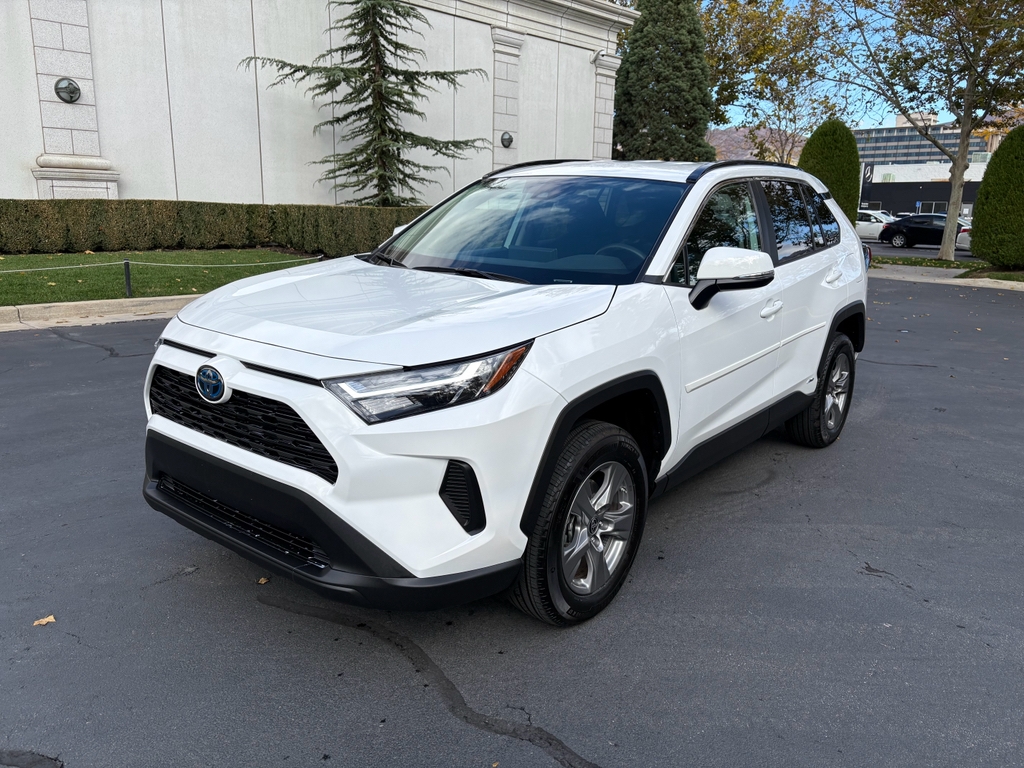 Toyota RAV4 Hybrid LE 2024