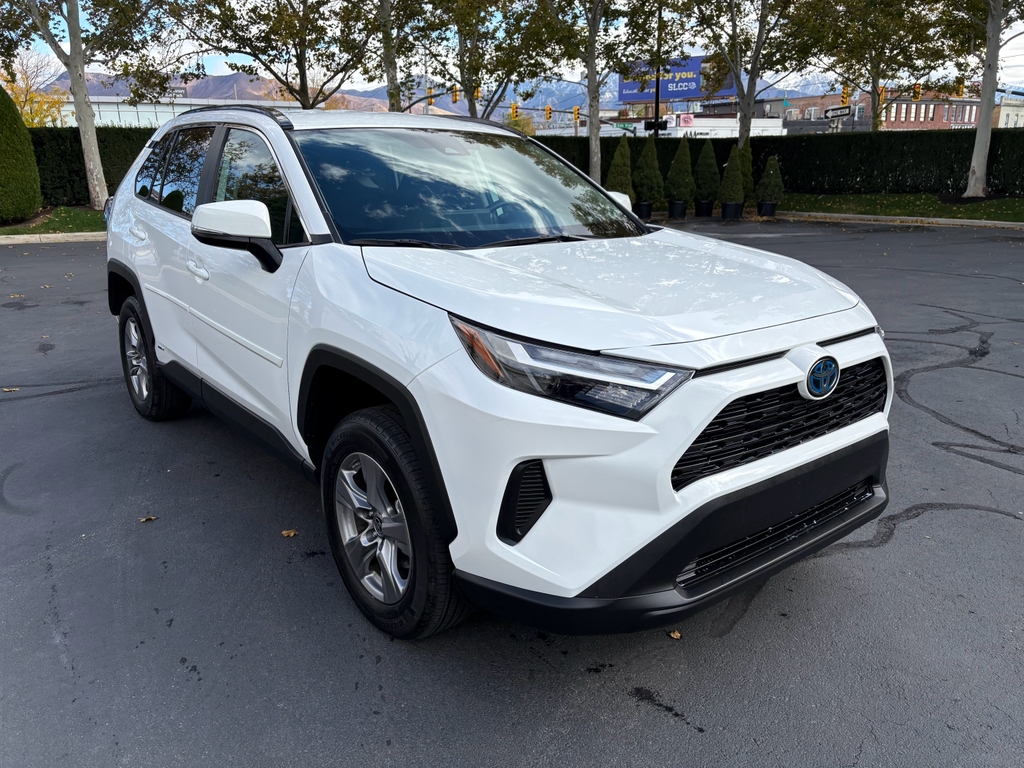 Toyota RAV4 Hybrid LE 2024