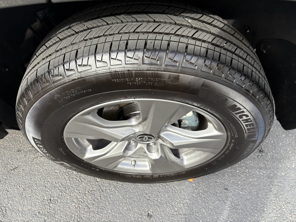 Toyota RAV4 Hybrid LE 2024