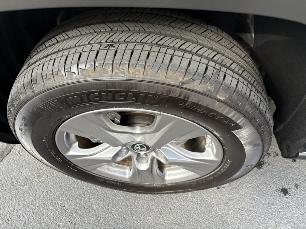 Toyota RAV4 Hybrid LE 2024