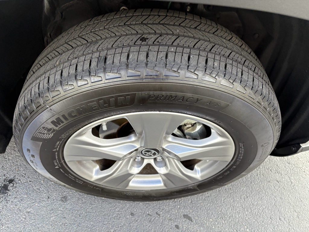 Toyota RAV4 Hybrid LE 2024