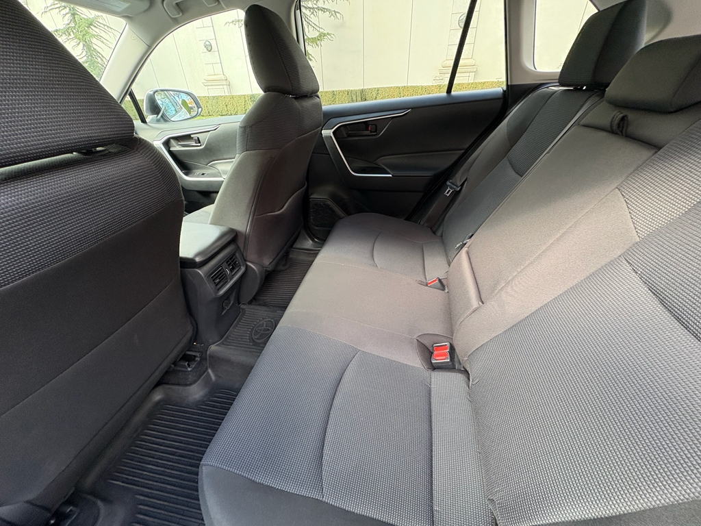 Toyota RAV4 Hybrid LE 2024