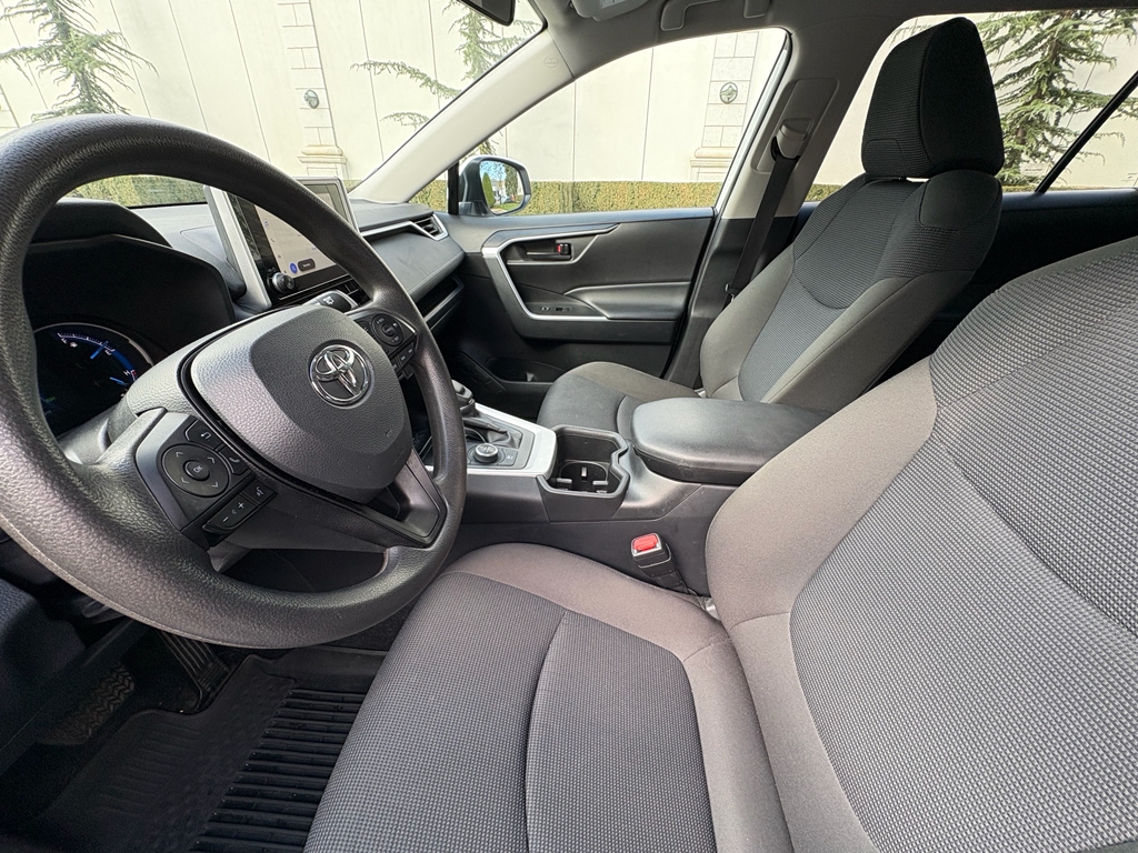 Toyota RAV4 Hybrid LE 2024