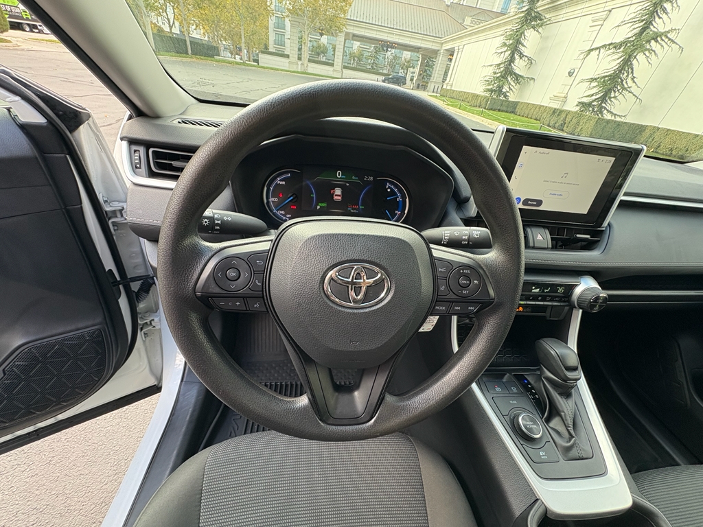 Toyota RAV4 Hybrid LE 2024