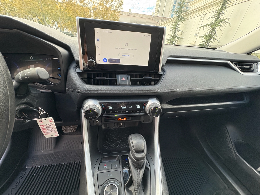 Toyota RAV4 Hybrid LE 2024