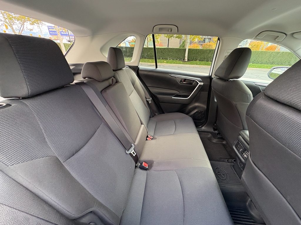 Toyota RAV4 Hybrid LE 2024