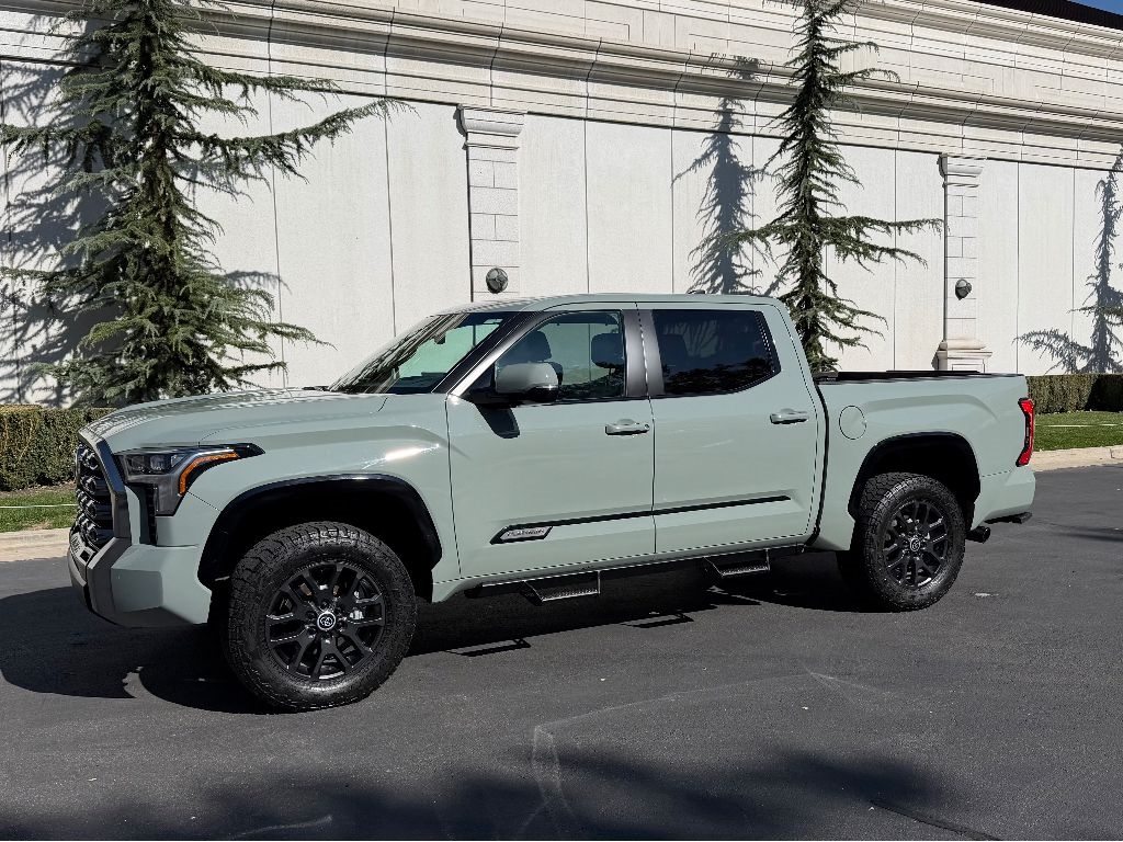 Toyota Tundra Platinum CrewMax 4WD 2024