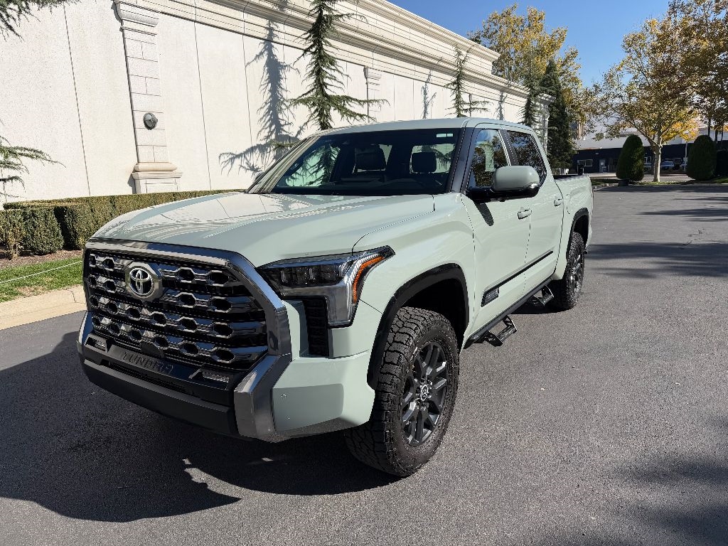 Toyota Tundra Platinum CrewMax 4WD 2024