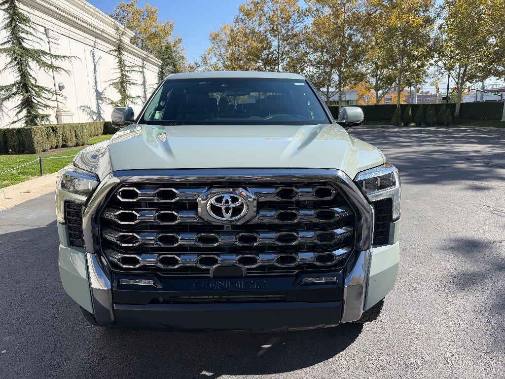 Toyota Tundra Platinum CrewMax 4WD 2024