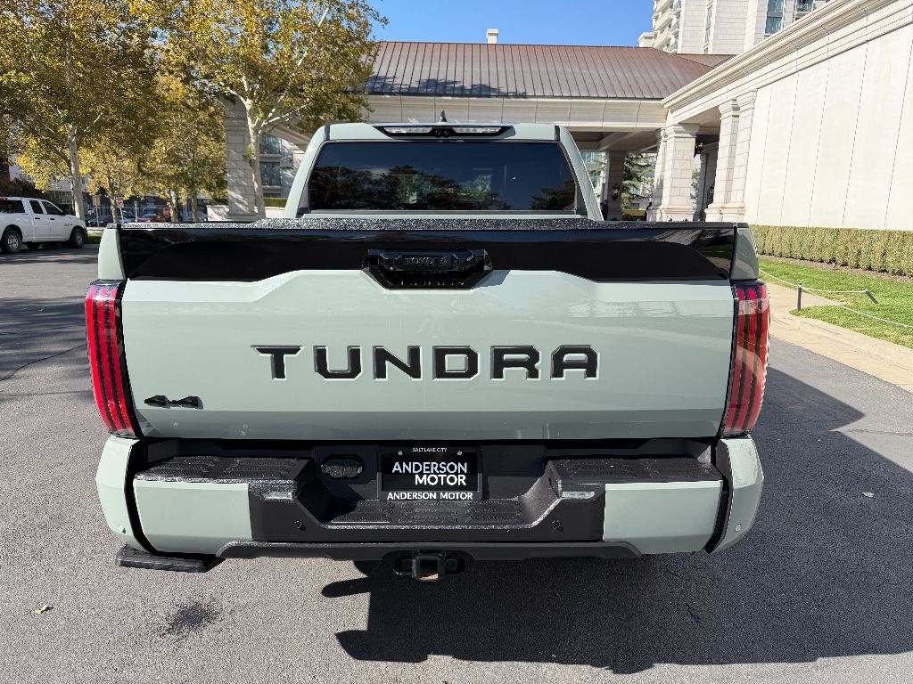 Toyota Tundra Platinum CrewMax 4WD 2024