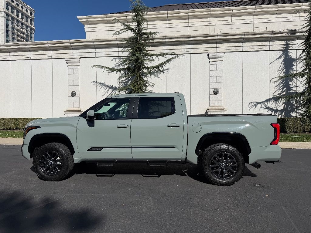 Toyota Tundra Platinum CrewMax 4WD 2024