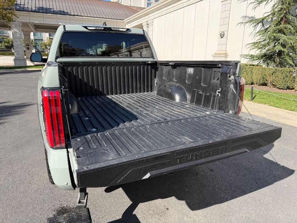 Toyota Tundra Platinum CrewMax 4WD 2024