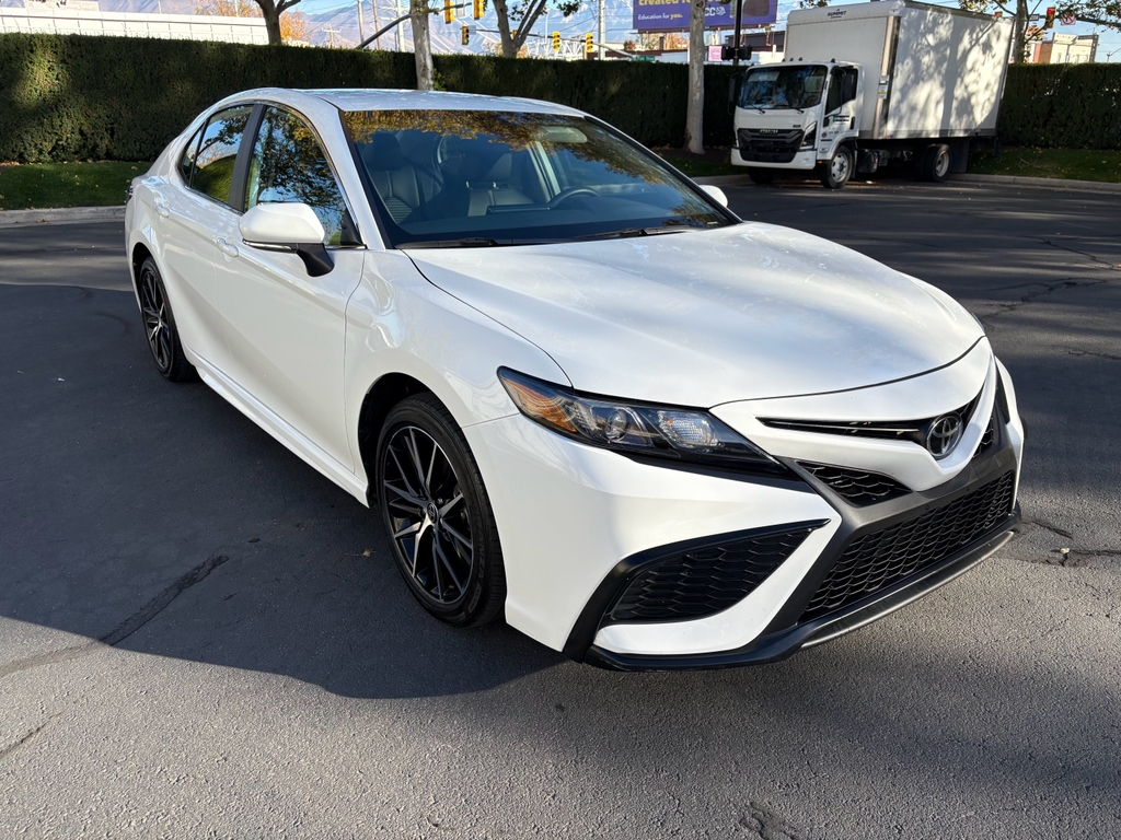 Toyota Camry SE 2024