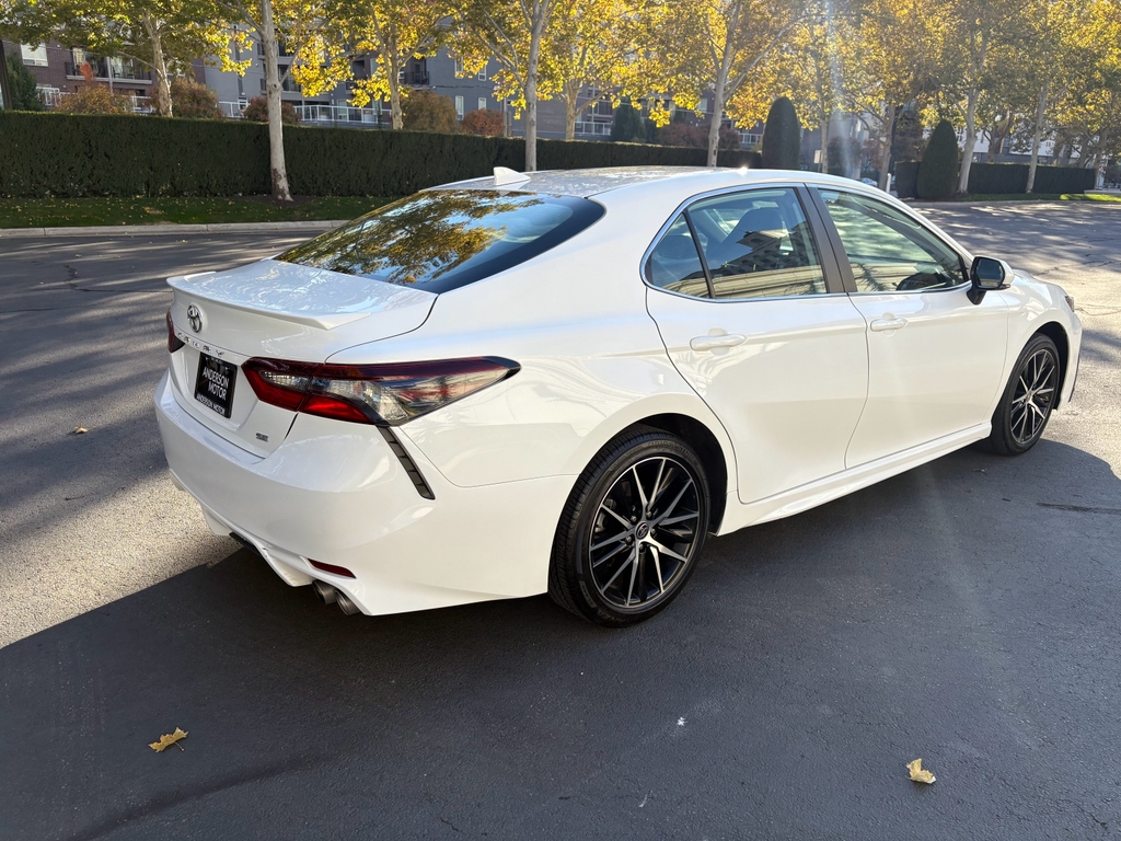 Toyota Camry SE 2024