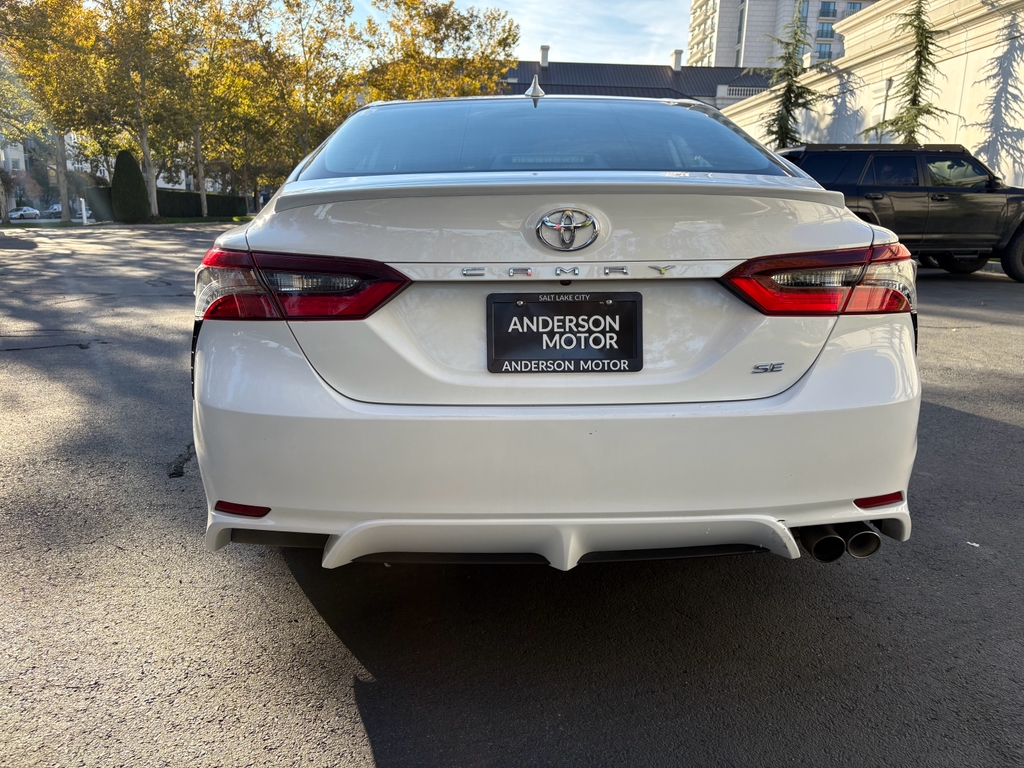 Toyota Camry SE 2024