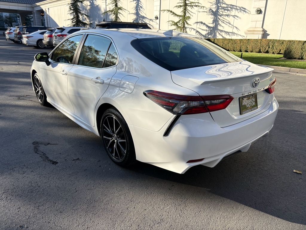 Toyota Camry SE 2024