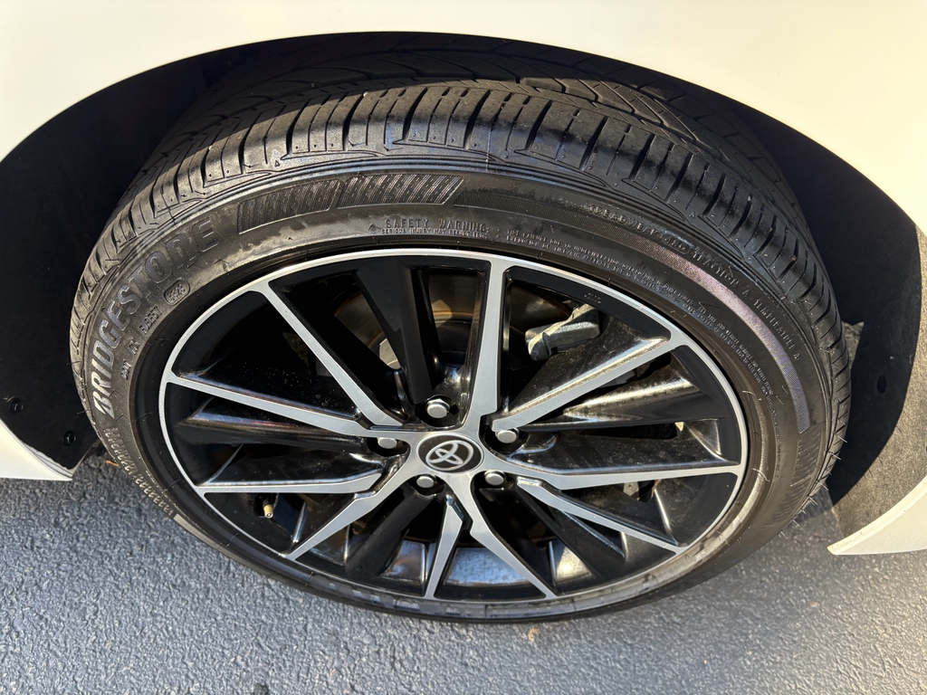 Toyota Camry SE 2024