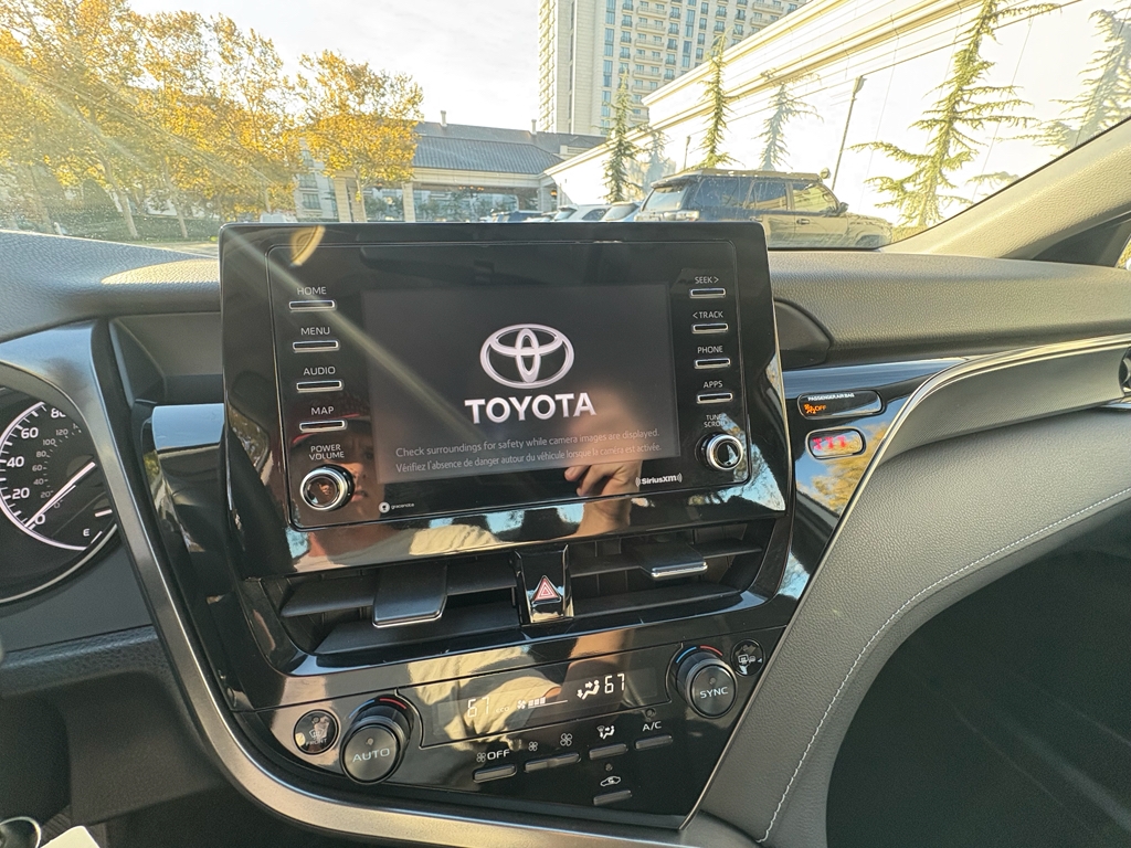 Toyota Camry SE 2024