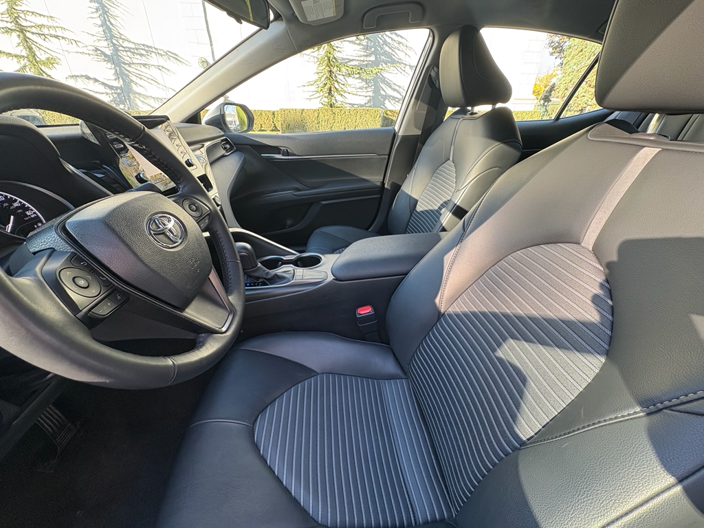 Toyota Camry SE 2024