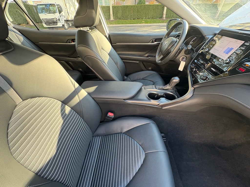 Toyota Camry SE 2024