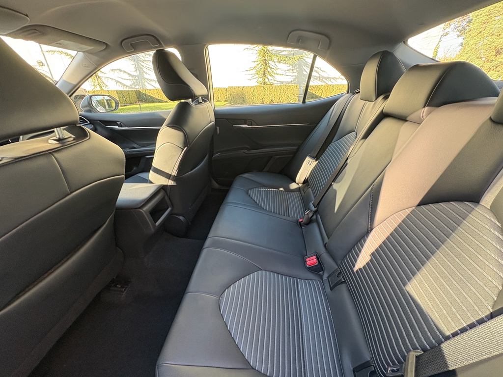 Toyota Camry SE 2024