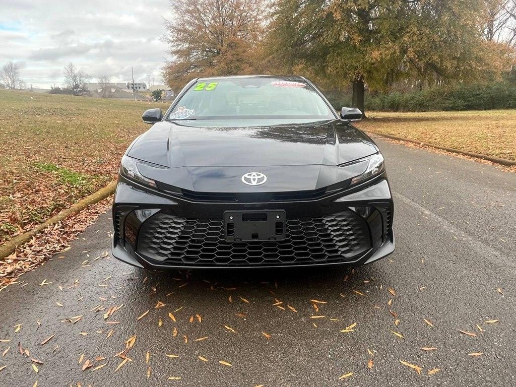 Toyota Camry Hybrid SE AWD 2025