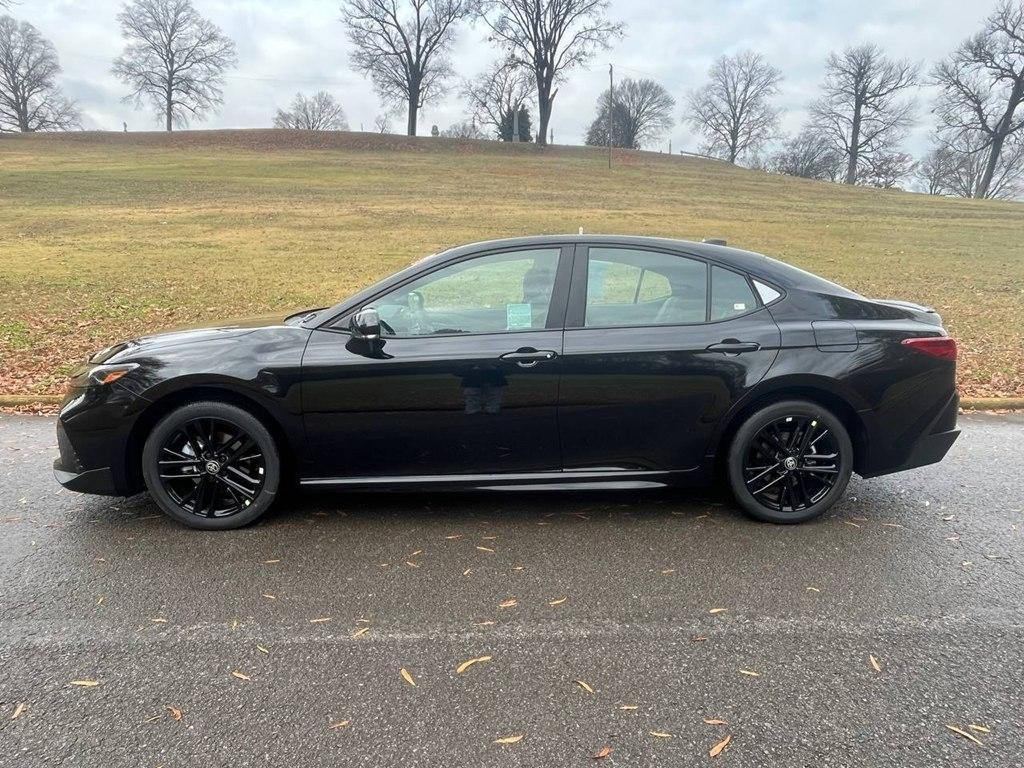 Toyota Camry Hybrid SE AWD 2025