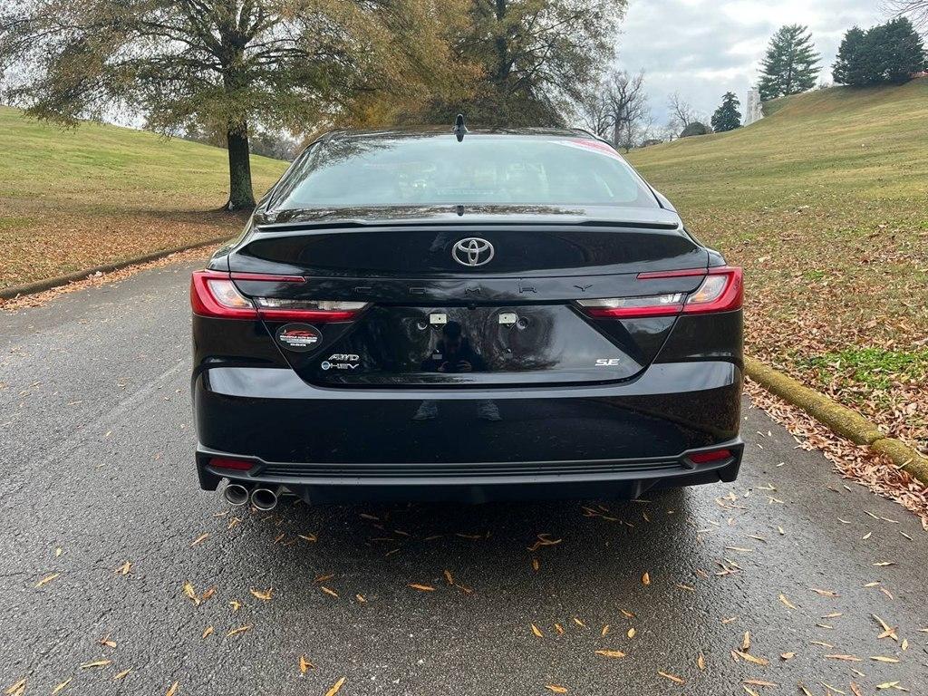 Toyota Camry Hybrid SE AWD 2025