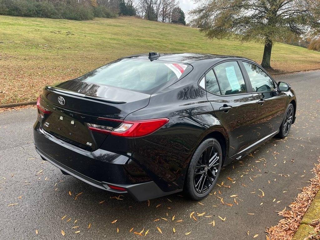 Toyota Camry Hybrid SE AWD 2025