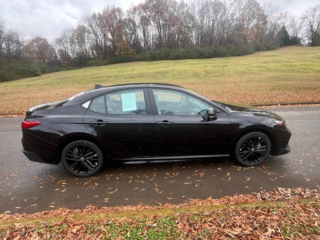 Toyota Camry Hybrid SE AWD 2025