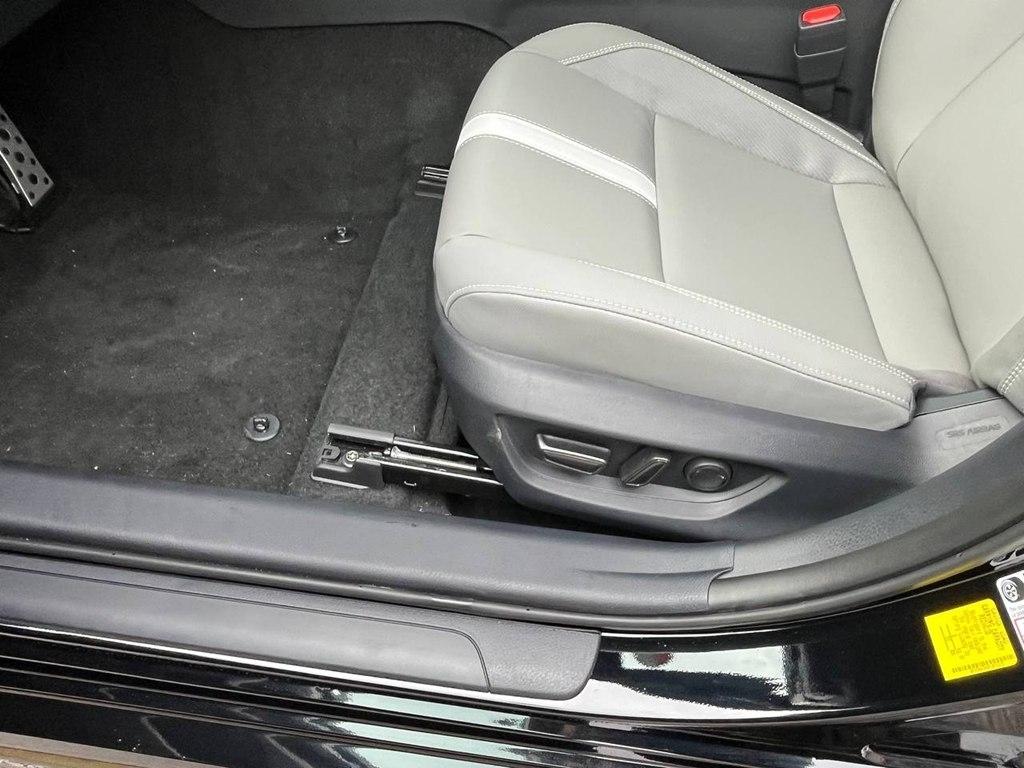 Toyota Camry Hybrid SE AWD 2025