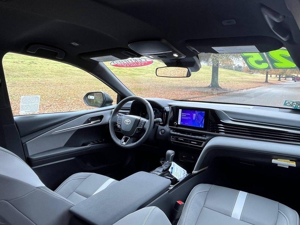 Toyota Camry Hybrid SE AWD 2025