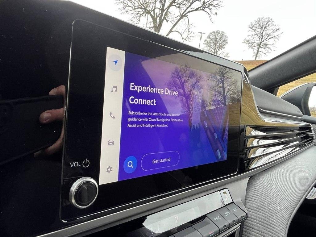 Toyota Camry Hybrid SE AWD 2025