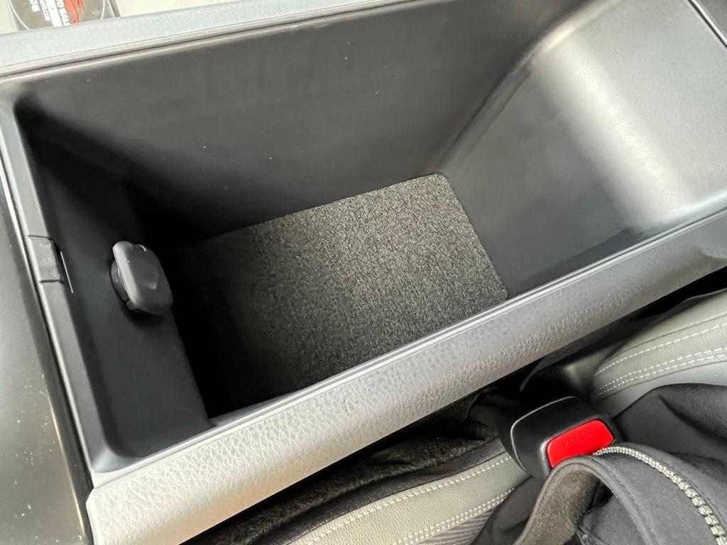 Toyota Camry Hybrid SE AWD 2025