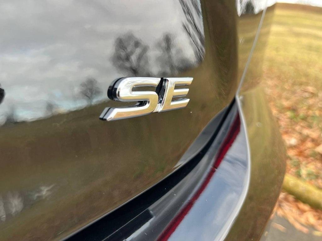 Toyota Camry Hybrid SE AWD 2025