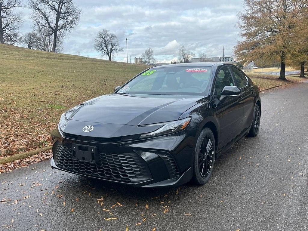 Toyota Camry Hybrid SE AWD 2025